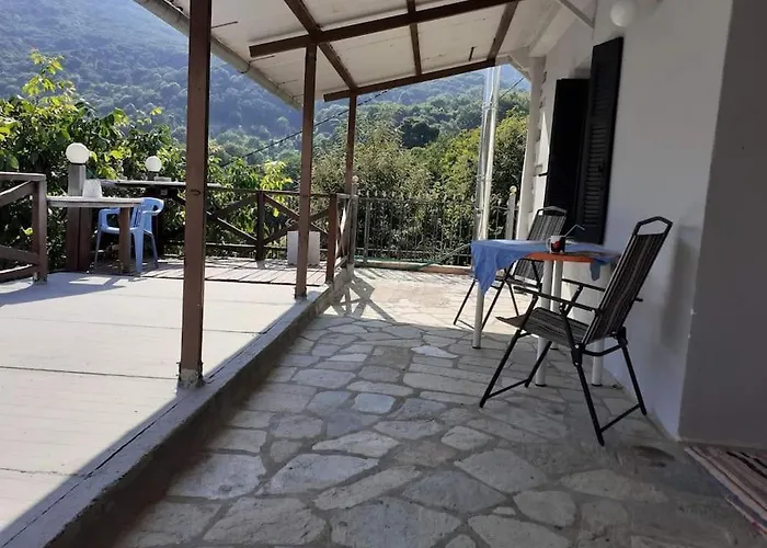 Ξυλοπετρα / Wood & Stone House