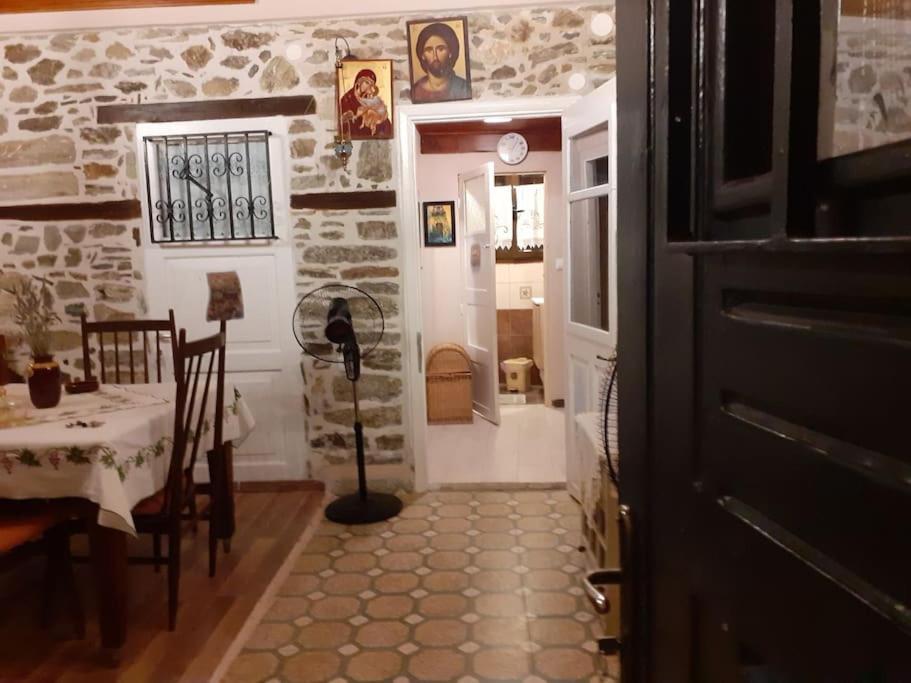 Apartment ξυλοπετρα / Wood & Stone House
