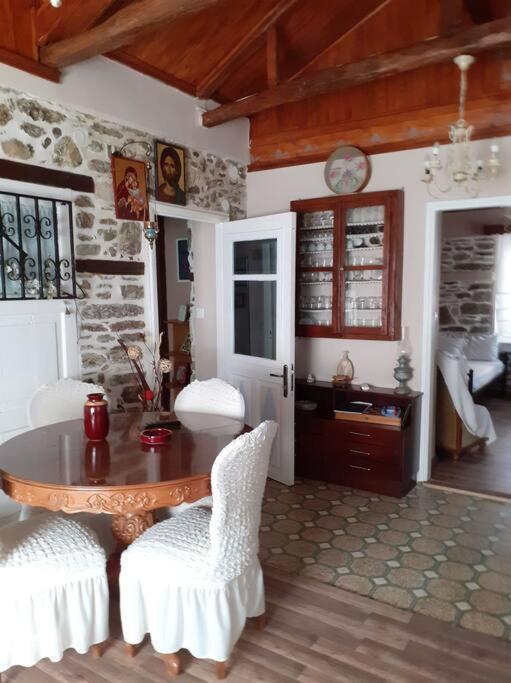 ξυλοπετρα / Wood & Stone House *