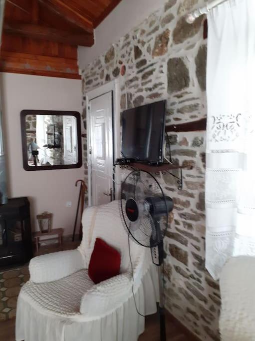 ξυλοπετρα / Wood & Stone House Apartment