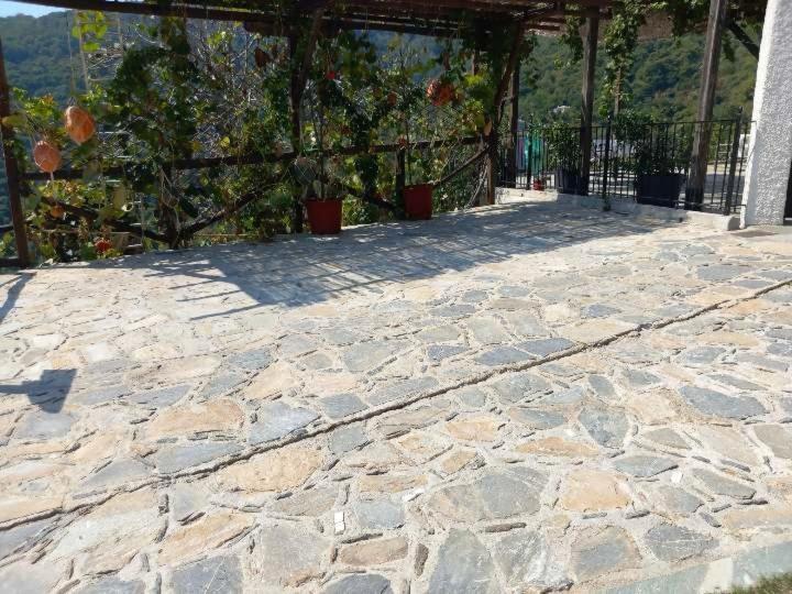 ξυλοπετρα / Wood & Stone House *
